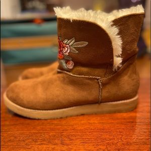 Rock and candy by zigi Brown fury boots with rose embroidery ( size 9 )